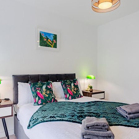 3 Bedroom Swanley House ภายนอก รูปภาพ